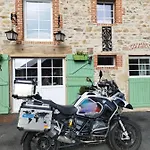 La Grenouille Amoureuse Bed & Breakfast Menat