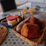 La Grenouille Amoureuse Bed & Breakfast