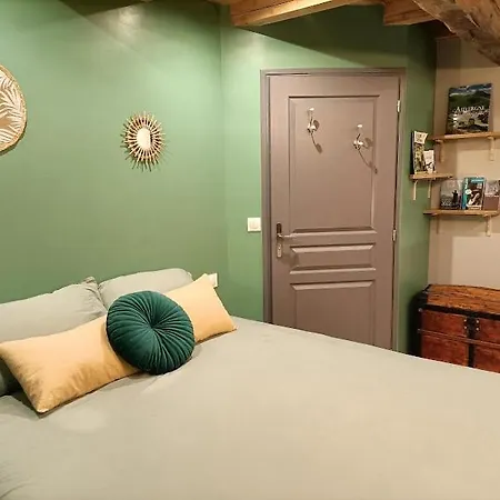 La Grenouille Amoureuse Bed & Breakfast *