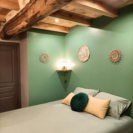 La Grenouille Amoureuse Bed & Breakfast *
