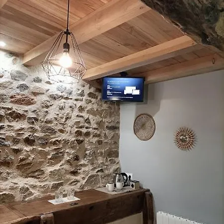 La Grenouille Amoureuse Bed & Breakfast Menat