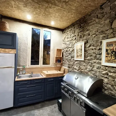 La Grenouille Amoureuse Bed & Breakfast Menat