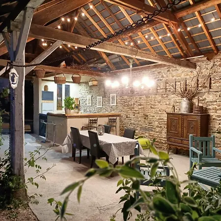 La Grenouille Amoureuse Bed & Breakfast Menat