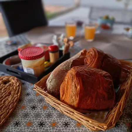 La Grenouille Amoureuse Bed & Breakfast